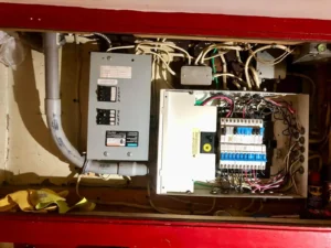 What are the key signs of common fuse box problems?
