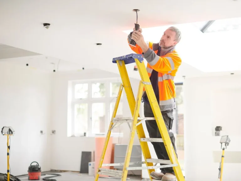 How to Choose the Right Residential Electrician in Toronto?